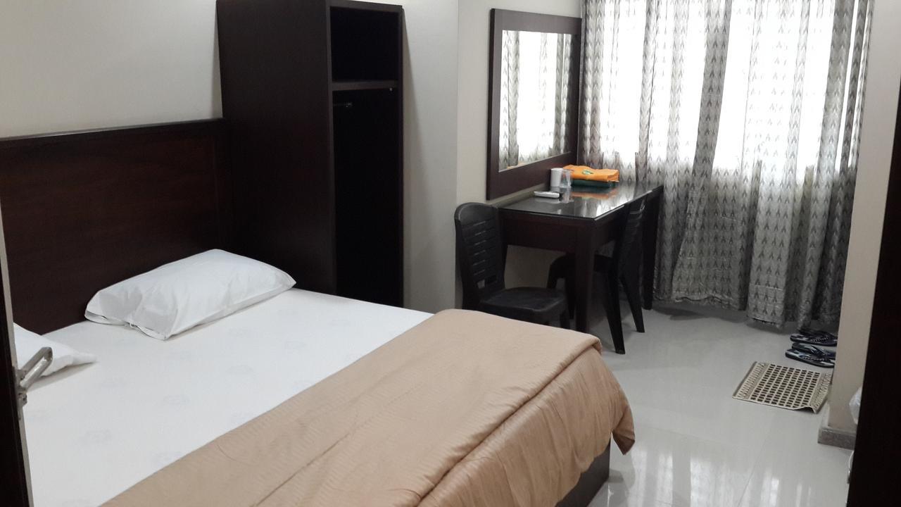 Leon Inn Jodoh Square Batam Экстерьер фото